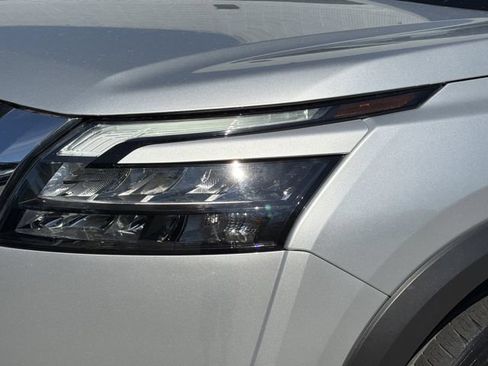 Certified 2025 Nissan Pathfinder SV AWD/4WD image 10