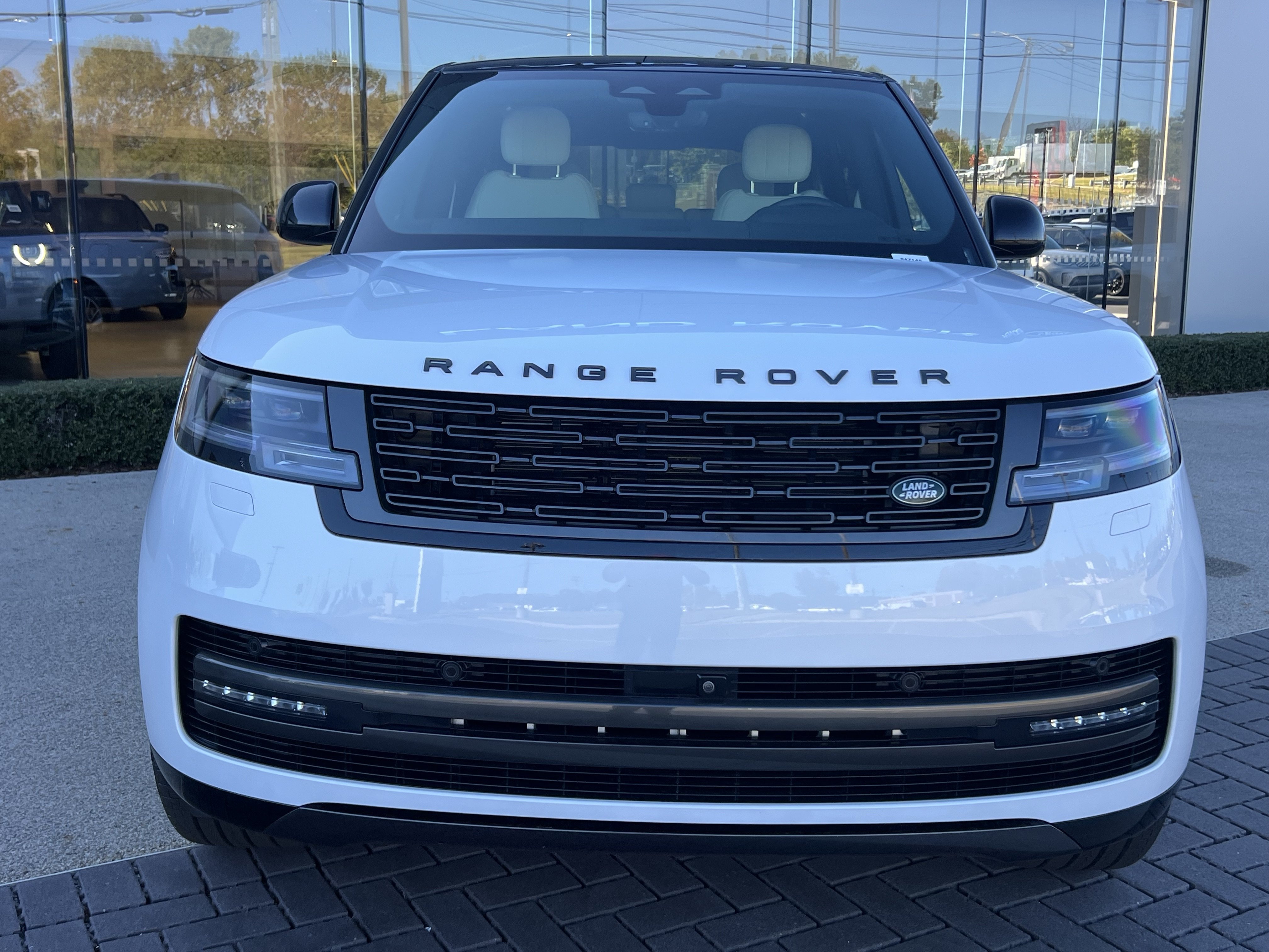 Certified 2025 Land Rover Range Rover SE AWD/4WD image 10