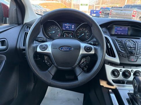 Used 2013 Ford Focus SE w/ SE Winter Pkg image 16