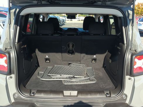 Used 2022 Jeep Renegade Latitude w/ Convenience Group image 23