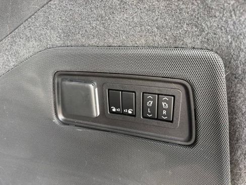 Used 2022 Cadillac Escalade Sport Platinum AWD/4WD image 33