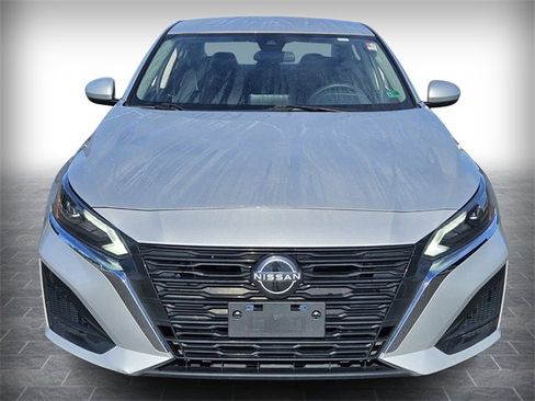 Used 2023 Nissan Altima 2.5 SV image 2