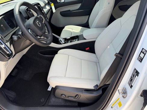 New 2026 Volvo XC40 B4 Plus w/ Protection Package Premier FWD image 17