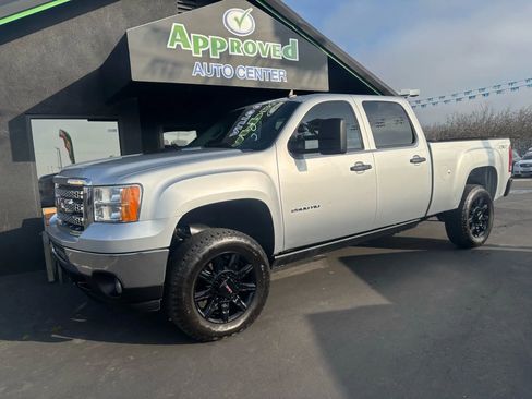 Used 2014 GMC Sierra 2500 SLE w/ SLE Preferred Package image 4