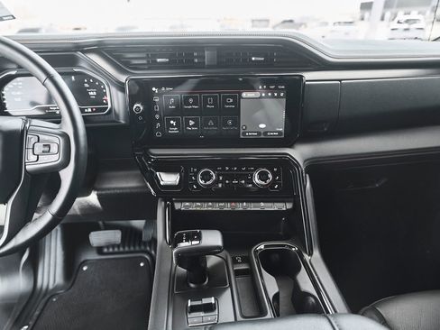 Used 2024 GMC Sierra 1500 AT4 w/ Technology Package AWD/4WD image 29