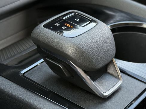 Used 2025 Nissan Rogue SV image 17