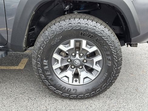 Used 2023 Toyota Tacoma TRD Off-Road w/ TRD Premium Off Road Package AWD/4WD image 8
