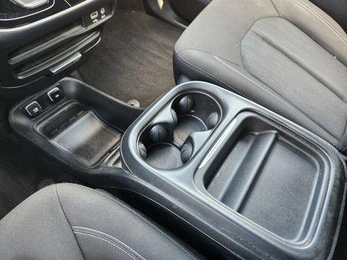 Used 2020 Chrysler Pacifica Touring w/ S Appearance Package FWD image 27