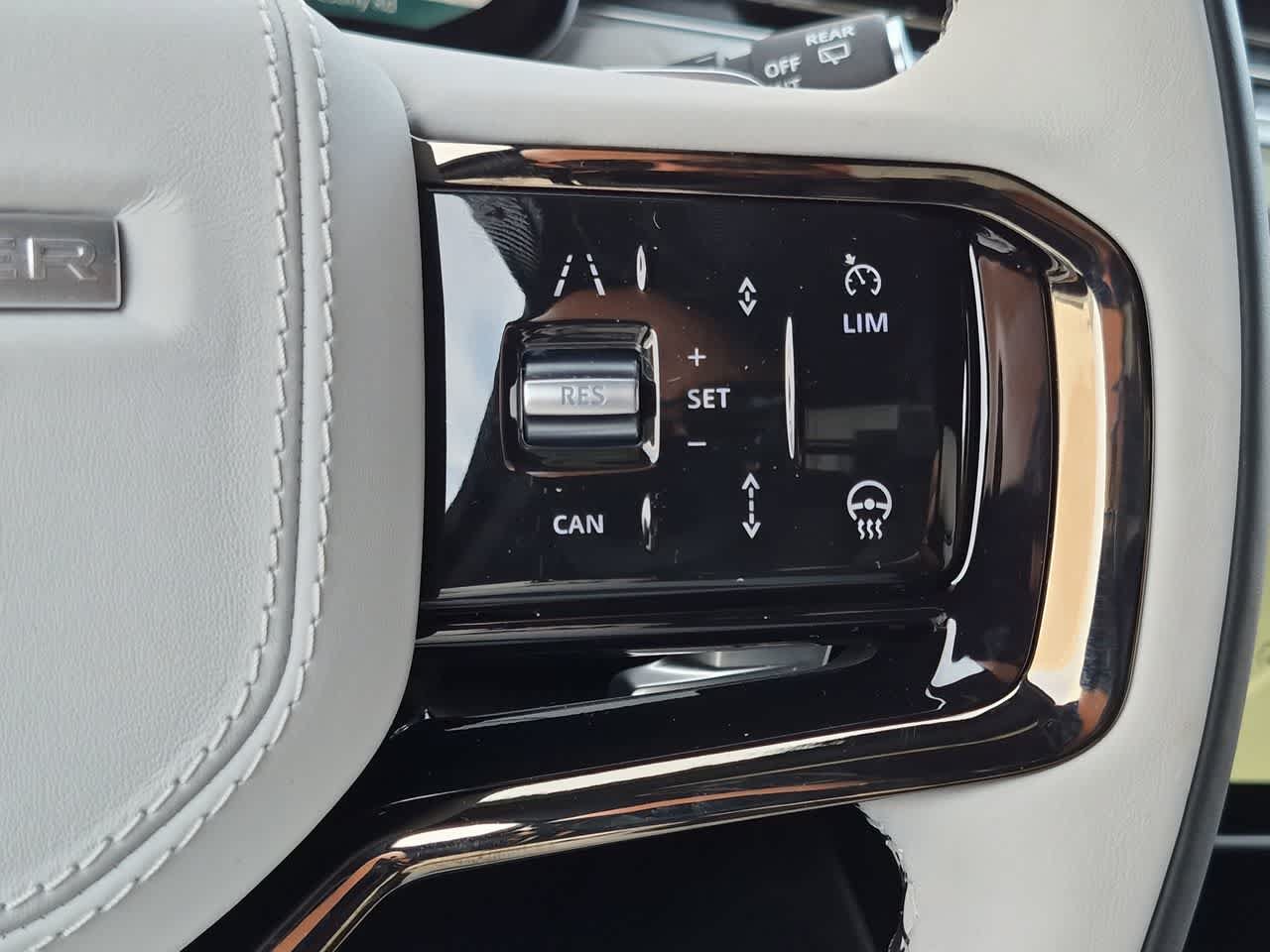New 2027 Land Rover Range Rover Sport Dynamic SE AWD/4WD image 27