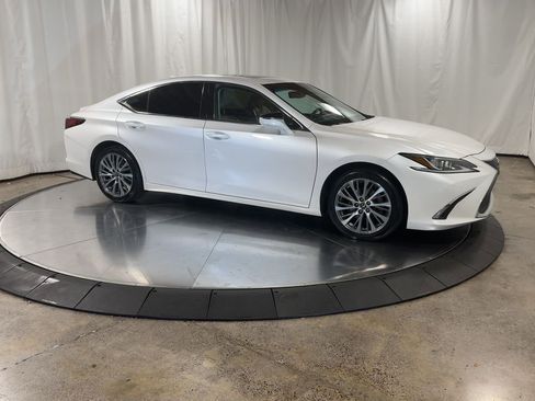 Used 2019 Lexus ES 350 F Sport image 3