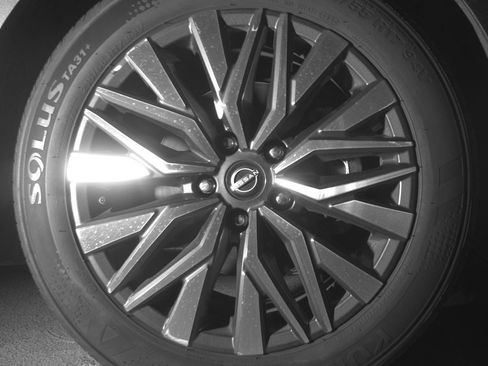 Used 2025 Nissan Altima 2.5 SV FWD image 13