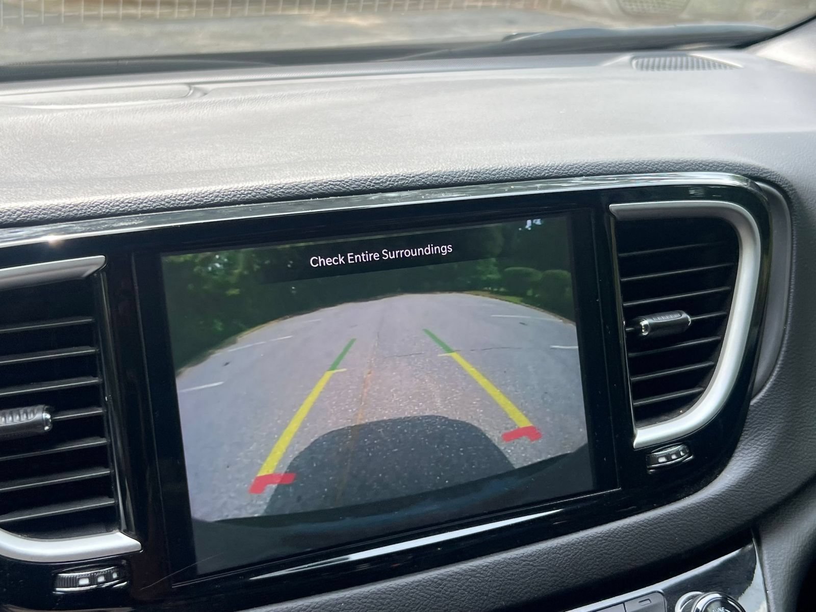 Used 2025 Chrysler Pacifica Select FWD image 19