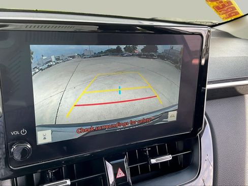 Used 2025 Toyota Corolla Cross XLE FWD image 27