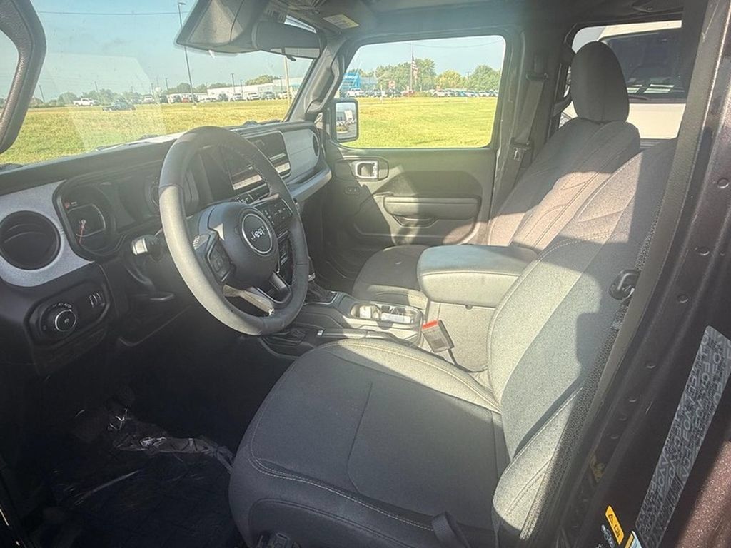 Used 2026 Jeep Wrangler Unlimited Sport AWD/4WD image 6