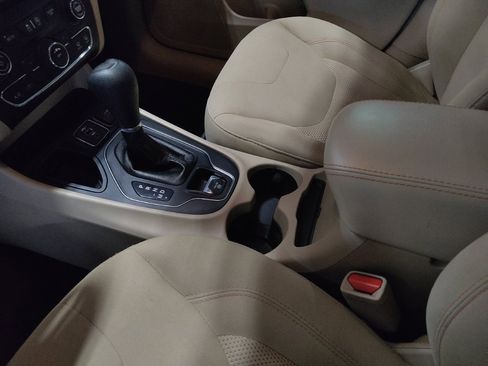 Used 2019 Jeep Cherokee Latitude w/ Popular Appearance Group FWD image 26