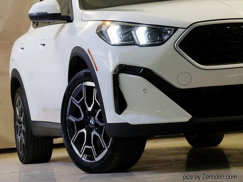 Certified 2026 BMW X2 xDrive28i AWD/4WD image 4