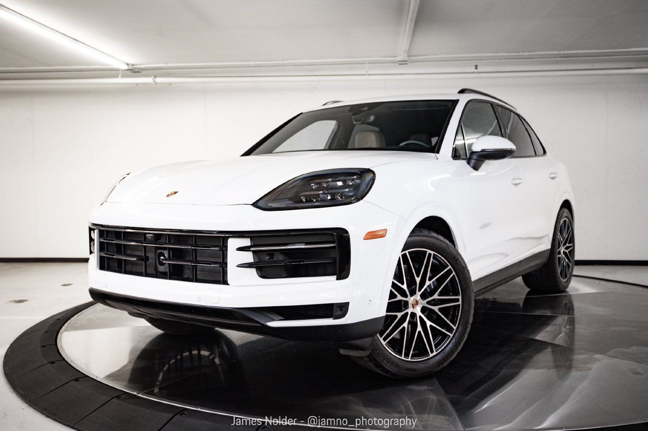 Certified 2026 Porsche Cayenne AWD/4WD image 1