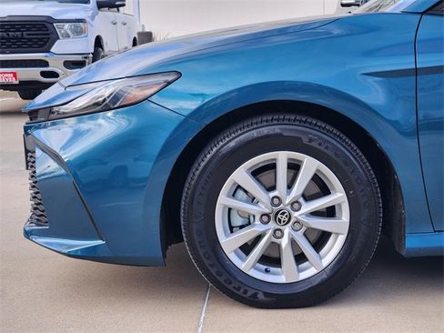 Used 2026 Toyota Camry LE image 5