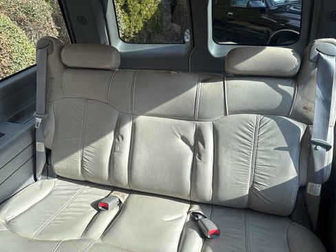 Used 2000 Chevrolet Suburban LS w/ LS Preferred Equipment Group image 11