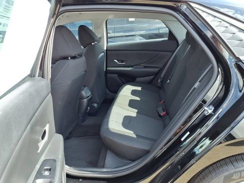 New 2026 Hyundai Elantra SE FWD image 19