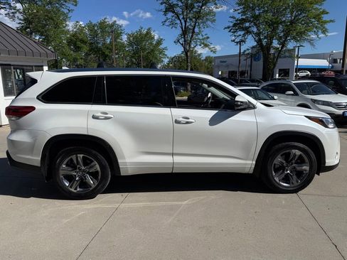 Used 2019 Toyota Highlander Limited Platinum AWD/4WD image 3