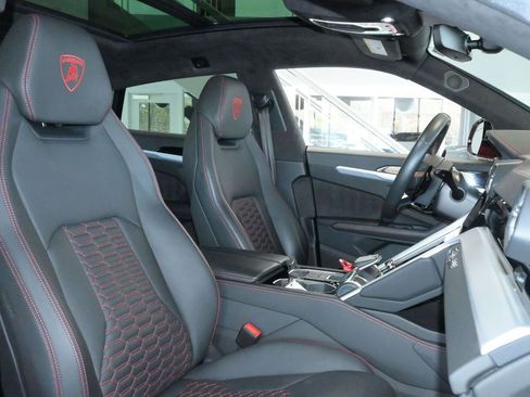 Used 2020 Lamborghini Urus AWD/4WD image 3