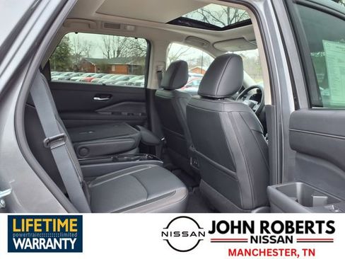 New 2026 Nissan Pathfinder SL image 18