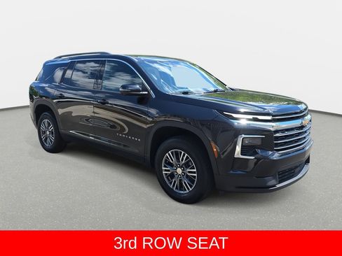 Used 2024 Chevrolet Traverse LT FWD image 3