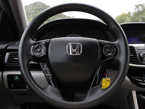 Used 2017 Honda Accord LX image 28