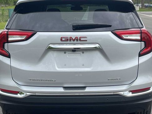 Used 2022 GMC Terrain SLT w/ Infotainment Package II AWD/4WD image 18