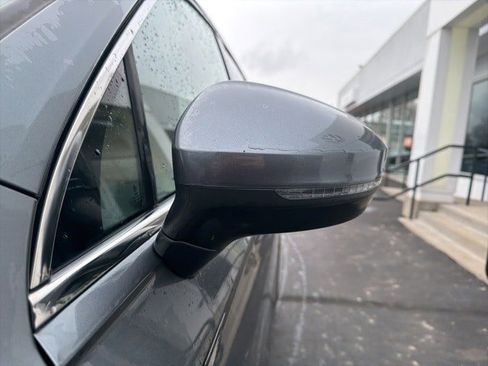 Used 2022 Volkswagen Tiguan SE image 9