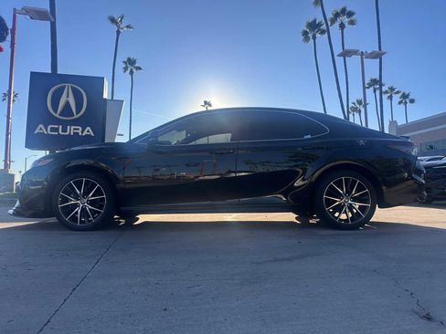 Used 2024 Toyota Camry SE image 2