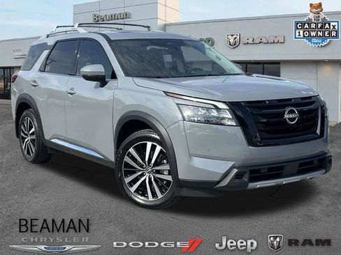 Used 2025 Nissan Pathfinder Platinum FWD image 1