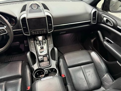 Used 2018 Porsche Cayenne Platinum Edition image 36
