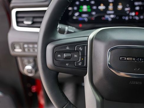 Used 2023 GMC Yukon Denali image 14