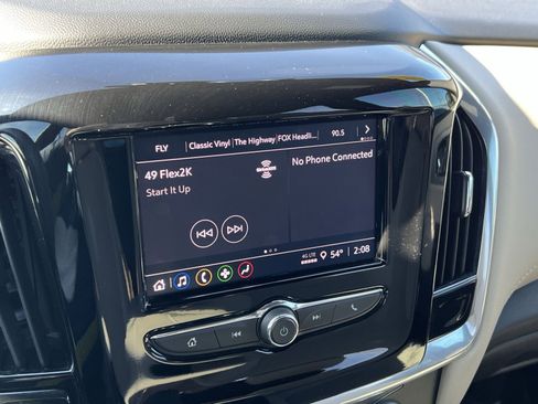 Used 2022 Chevrolet Traverse LS image 15