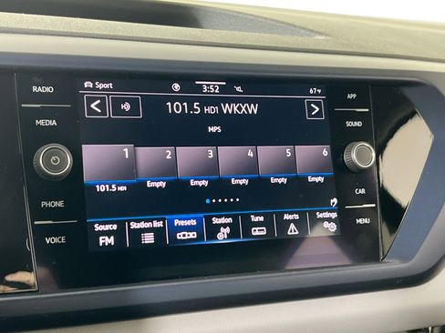 Used 2022 Volkswagen Taos SE image 14