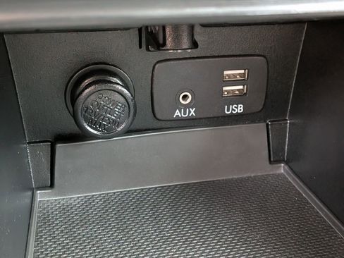 Used 2017 Subaru Outback 2.5i Premium image 24