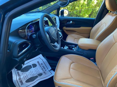 Used 2023 Chrysler Pacifica Pinnacle image 26