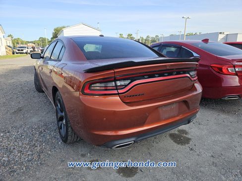 Used 2022 Dodge Charger SXT w/ Blacktop Package RWD image 9