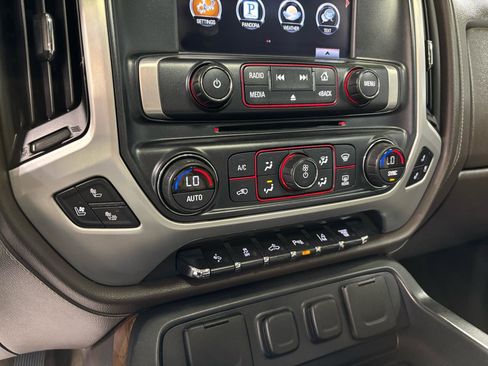 Used 2016 GMC Sierra 2500 SLT w/ Duramax Plus Package AWD/4WD image 28