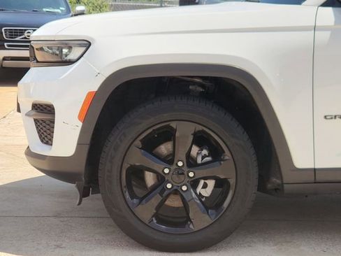 Used 2023 Jeep Grand Cherokee Altitude RWD image 8
