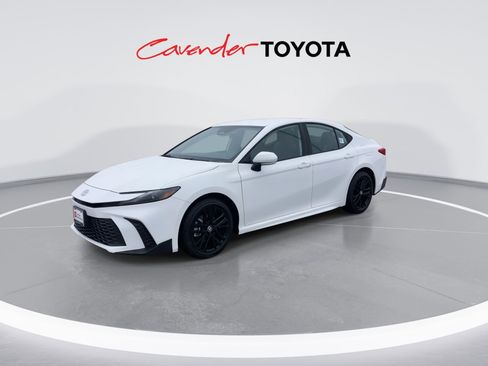 Used 2026 Toyota Camry SE image 4