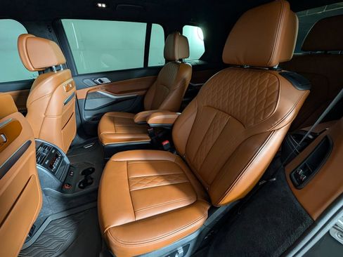 Used 2025 BMW X7 M60i AWD/4WD image 26