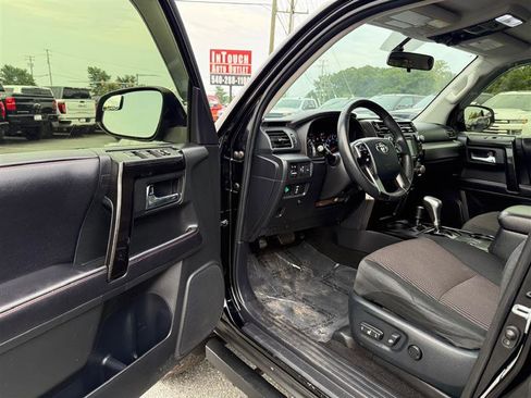 Used 2018 Toyota 4Runner TRD Off-Road image 27