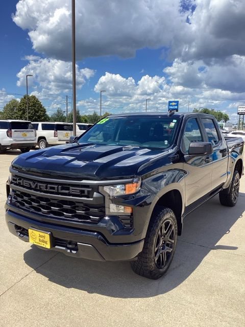 Used 2023 Chevrolet Silverado 1500 Custom Trail Boss w/ Midnight Edition AWD/4WD image 1