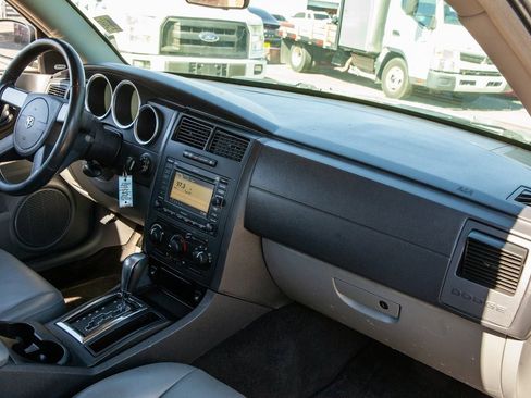 Used 2005 Dodge Magnum SE image 11