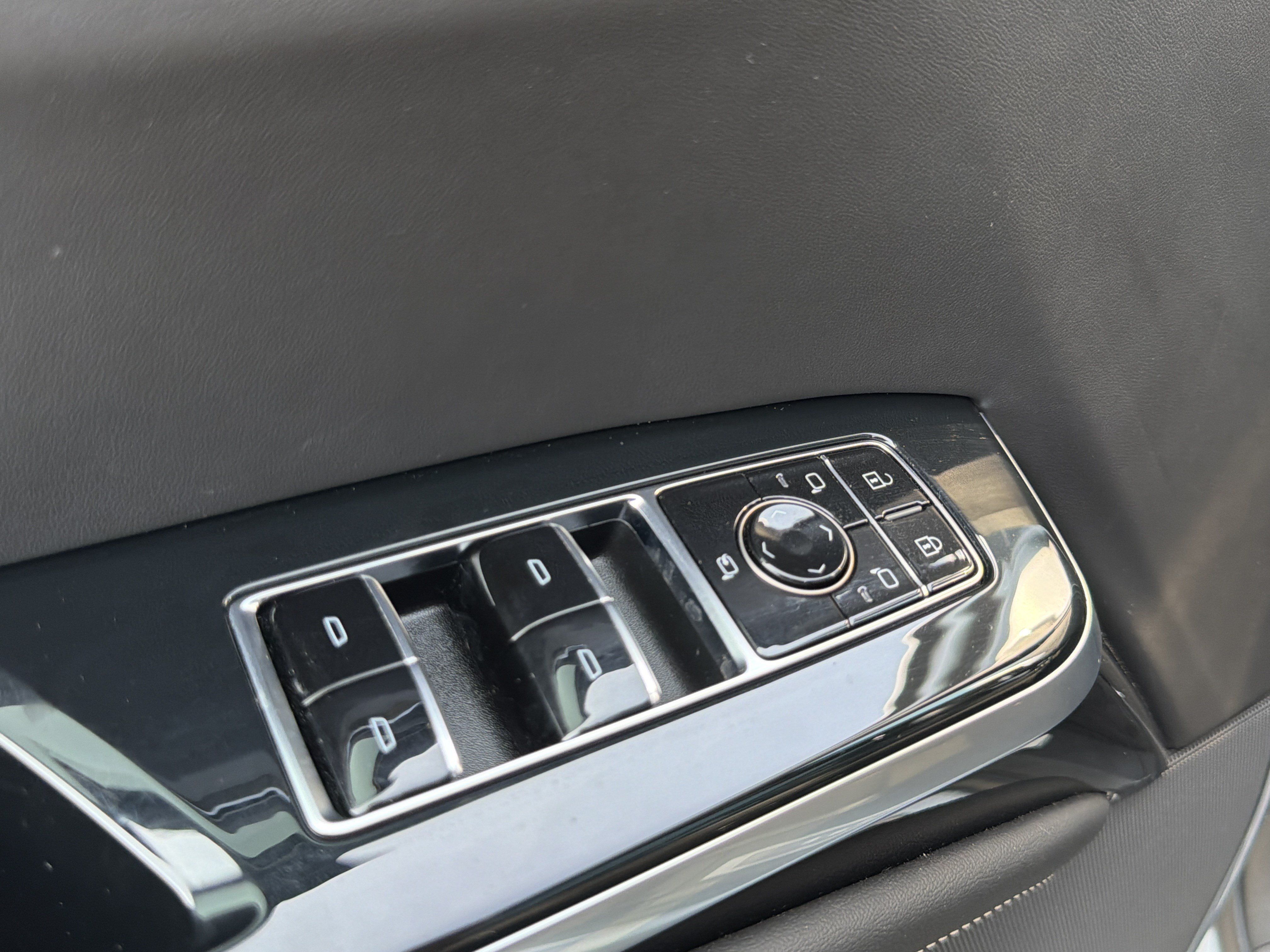 Used 2025 Cadillac Escalade ESV Sport Platinum w/ LPO, ONYX Package AWD/4WD image 27