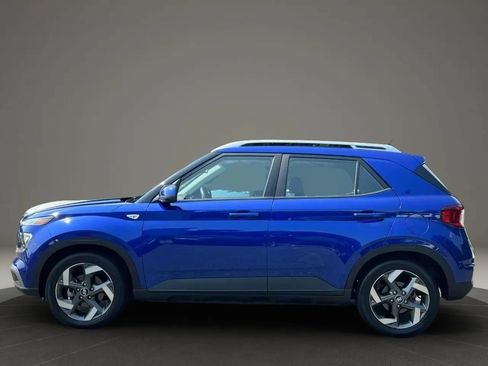 Used 2023 Hyundai Venue SEL w/ Cargo Package FWD image 2