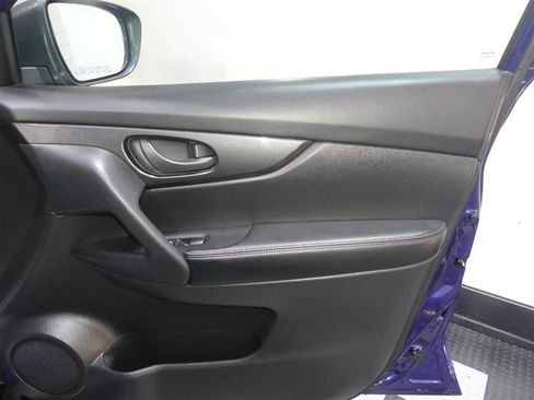 Used 2020 Nissan Rogue S AWD/4WD image 19